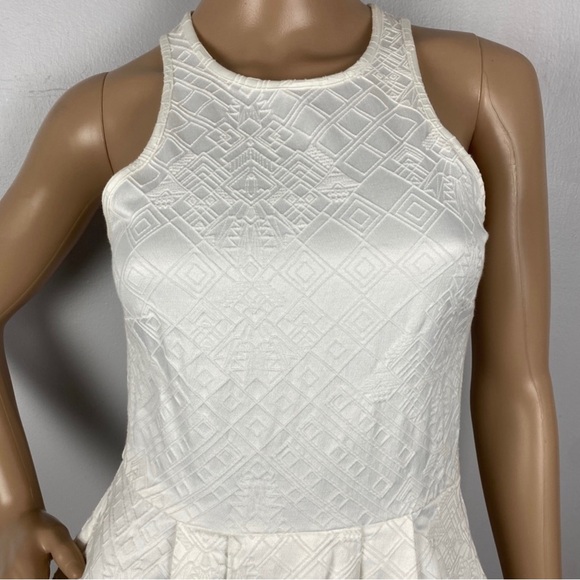 NEW PARKER WHITE TEXTURED FIT-AND-FLARE MINI DRESS - Picture 3 of 8